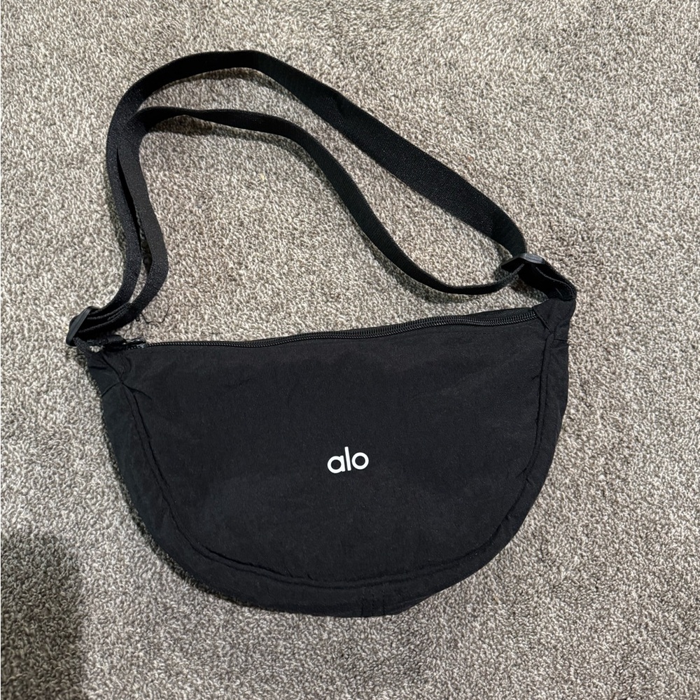 Alo Black Crossbody sling bag 🖤